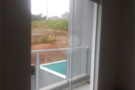 Sobrado à venda com 3 quartos, sendo 1 suíte, em Jardim Vitória, Mairinque, SP
