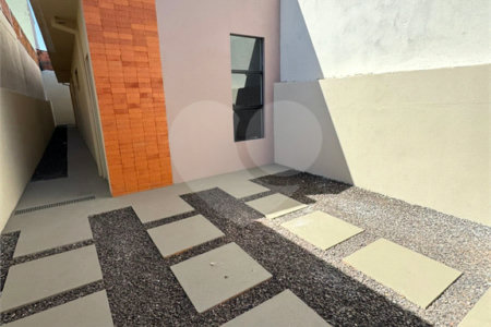 Casa com 02 Dormitórios á venda, em Cidade Aracy 2.