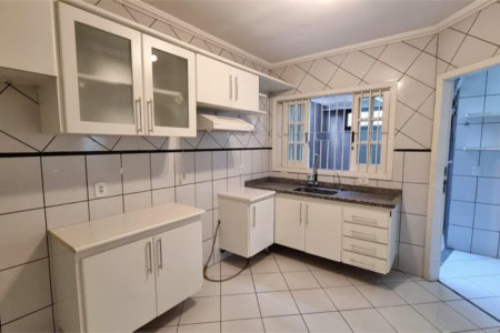 Casa à venda com 3 quartos, sendo 1 suíte, no condomínio Residencial Villagio, São Paulo - SP
