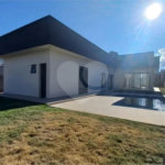 Casa à venda com 4 quartos, sendo 3 suítes,  no condomínio Samballa 3, Atibaia - SP