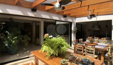 Casa à venda com 4 suítes no condomínio Residencial Floresta, São Paulo - SP