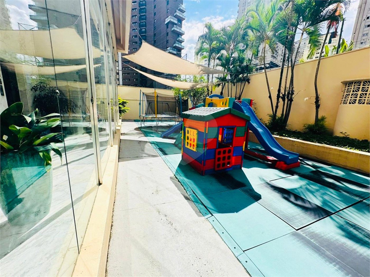 Apartamento à venda ou para alugar com 4 quartos, sendo 1 suíte, em Itaim Bibi, São Paulo, SP