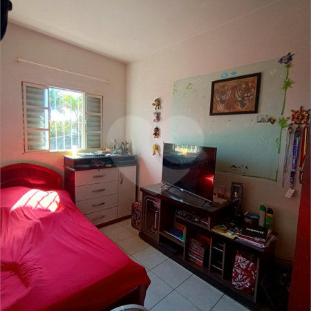 Casa à venda com 4 quartos, sendo 1 suíte, no condomínio Shangri-la, Atibaia - SP