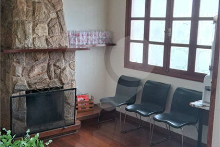 Sobrado à venda com 4 quartos, sendo 2 suítes, em Jardim Quisisana, Poços de Caldas, MG