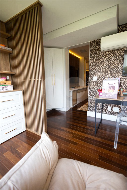 Apartamento à venda com 5 quartos, sendo 4 suítes,  em Parque Reboucas, São Paulo, SP