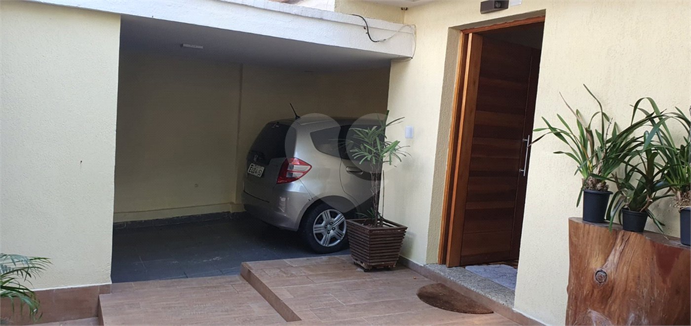 Sobrado à venda com 4 quartos, sendo 2 suítes, em Granja Julieta, São Paulo, SP