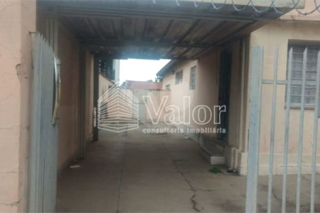 Casa térrea com 2 dormitórios.