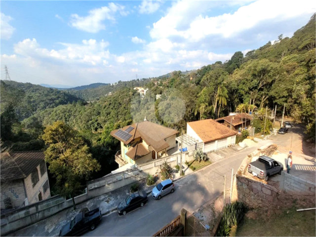 Casa à venda com 4 quartos, sendo 1 suíte, no condomínio Alpes da Cantareira, Mairiporã - SP