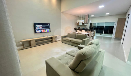 Casa à venda com 3 quartos, sendo 1 suíte, no condomínio Residencial Golden Ville, Itapetininga - SP
