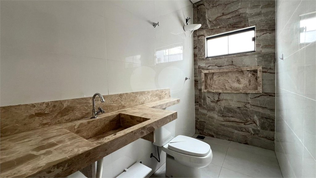Casa Térrea à venda com 3 quartos, sendo 1 suíte, em Jardim Califórnia, Cuiabá, MT