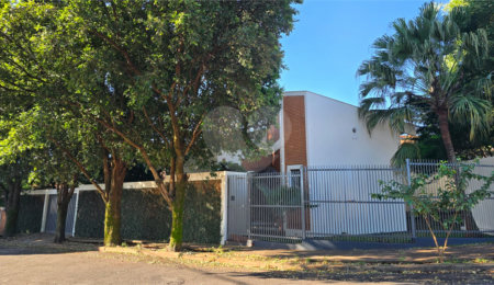 Casa à venda ou para alugar com 4 quartos, sendo 2 suítes,  em Jardim Morumbi, Araraquara, SP