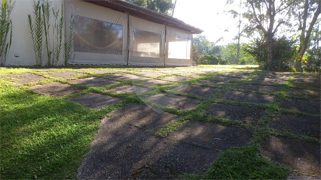 Casa à venda com 4 quartos, sendo 2 suítes, no condomínio Cinco Lagos, Mairiporã - SP