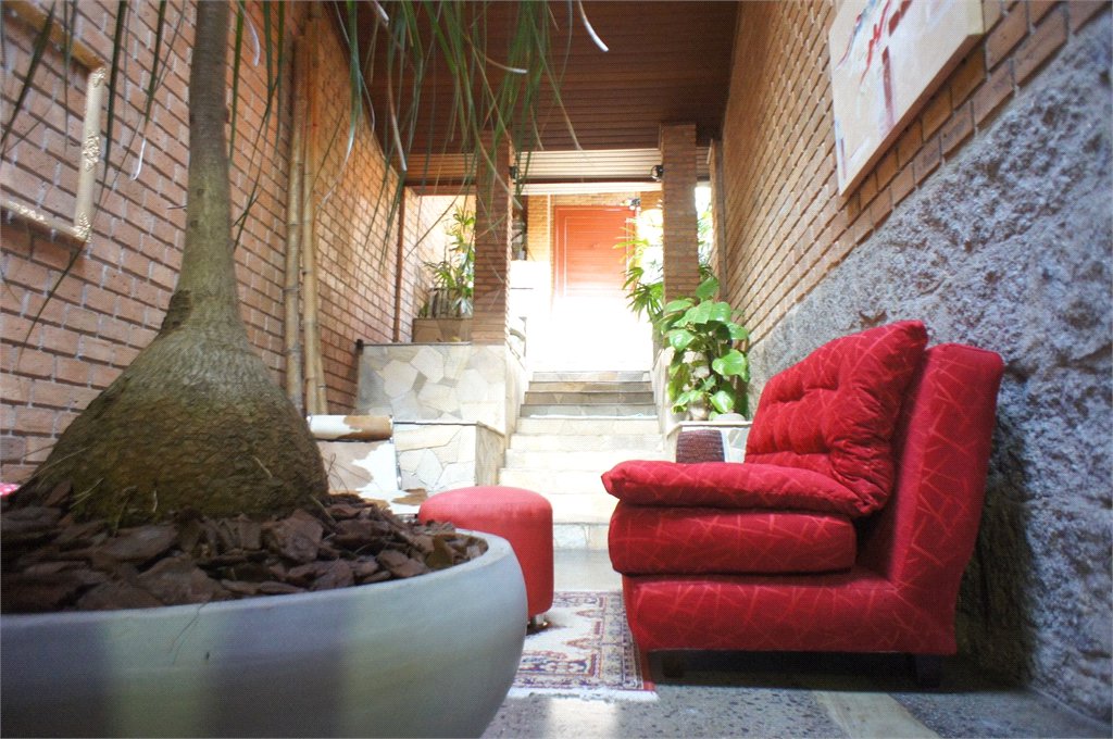 Casa à venda com 4 quartos, sendo 1 suíte,  em Vila Suissa, Mogi das Cruzes, SP