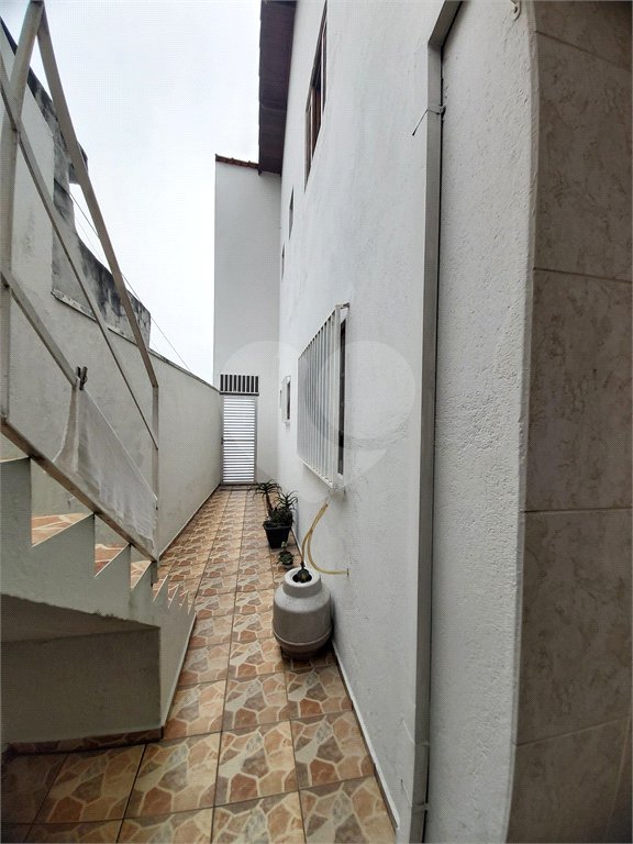Sobrado à venda com 3 quartos, sendo 1 suíte,  em Vila Bernadotti, Mogi das Cruzes, SP