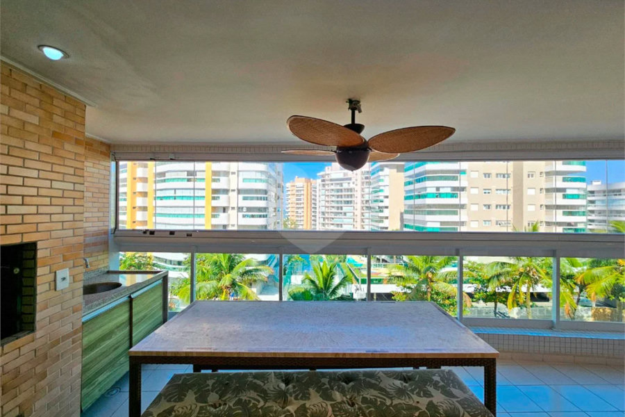 Apartamento à venda com 3 quartos, sendo 1 suíte,  em Riviera de São Lourenço, Bertioga, SP