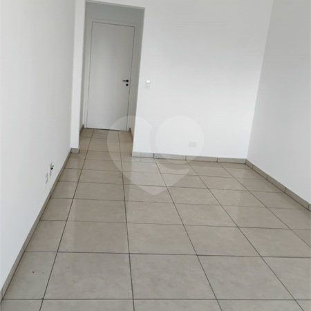 Vende-se apartamento na Vila Mascote