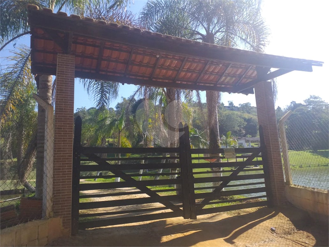 Sítio à venda com 4 quartos, sendo 1 suíte,  em Cruz das Almas, Biritiba-mirim, SP
