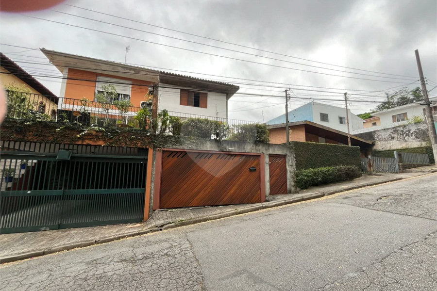 Sobrado à venda com 3 quartos, sendo 1 suíte,  em Morumbi, São Paulo, SP