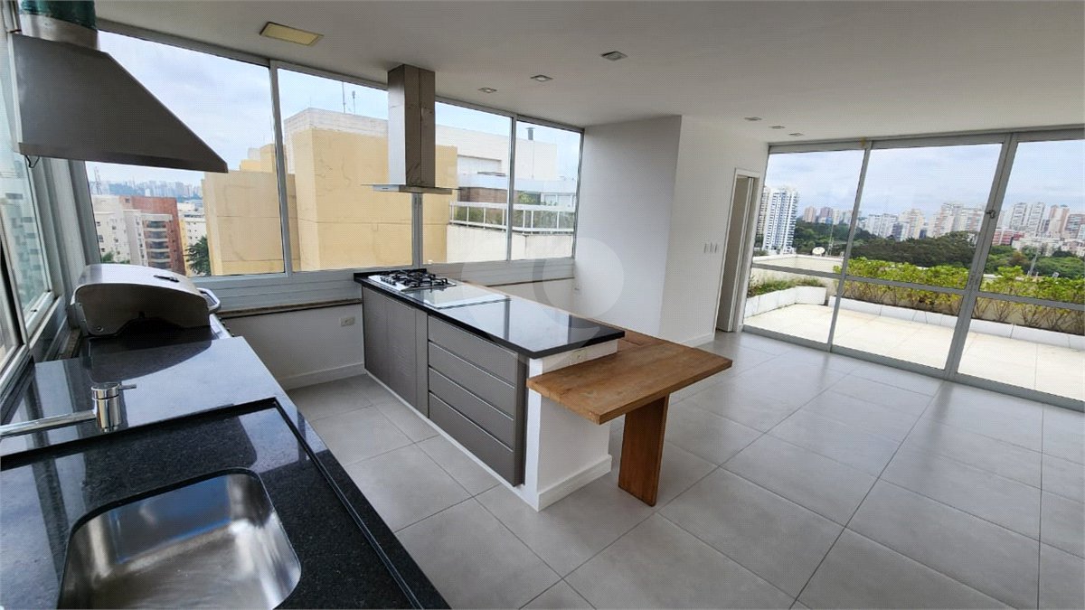 Apartamento à venda com 3 quartos, sendo 2 suítes,  em Paraíso do Morumbi, São Paulo, SP