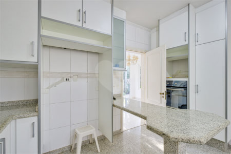 Casa à venda com 4 suítes no condomínio Solar Andaluz, São Paulo - SP