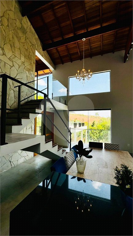 Casa à venda com 4 suítes no condomínio Associação Portal Ouro Verde, Atibaia - SP