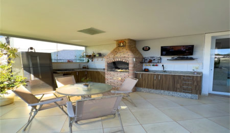 Casa à venda ou para alugar com 3 suítes no condomínio Figueira Garden, Atibaia - SP