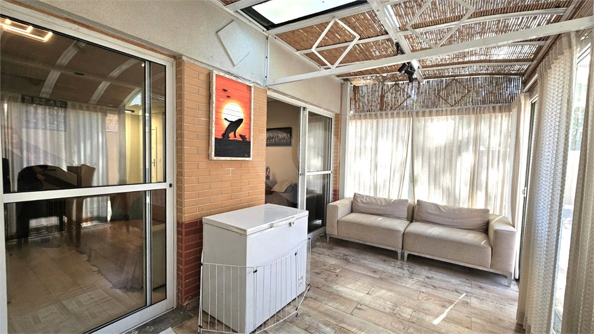 Casa à venda com 3 quartos, sendo 1 suíte, no condomínio Flora Park, São Paulo - SP
