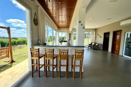 Casa à venda com 2 suítes em Loteamento de Chácaras Arumã, Sarapuí, SP