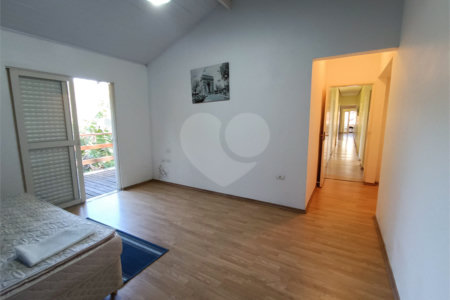 Chácara à venda com 4 quartos, sendo 1 suíte, em Vila Vilma (mailasqui), São Roque, SP