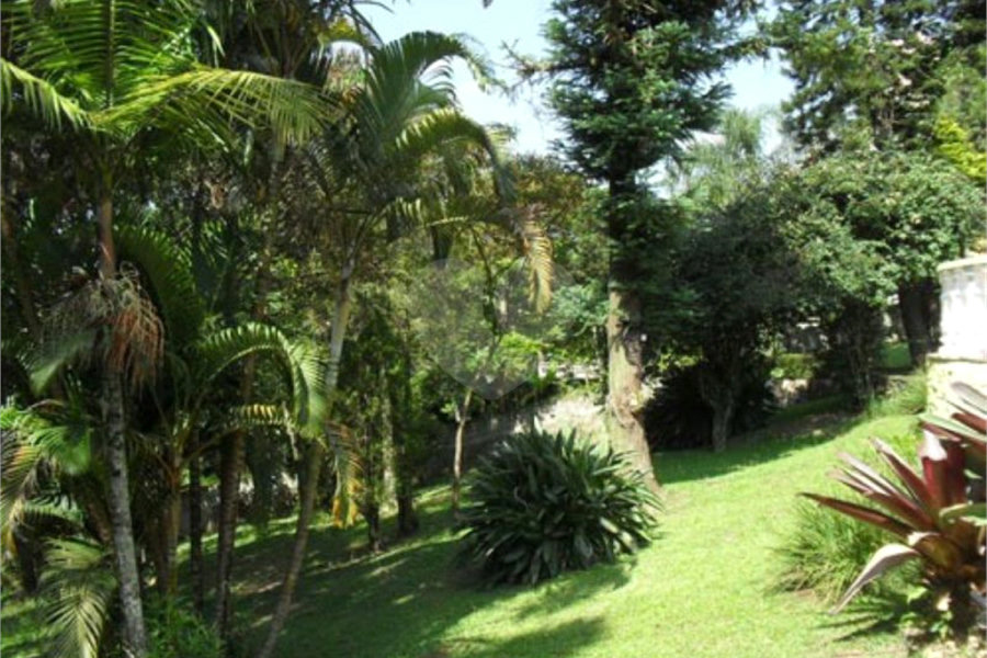 Sobrado à venda com 5 quartos, sendo 1 suíte, em Roseira, Mairiporã, SP