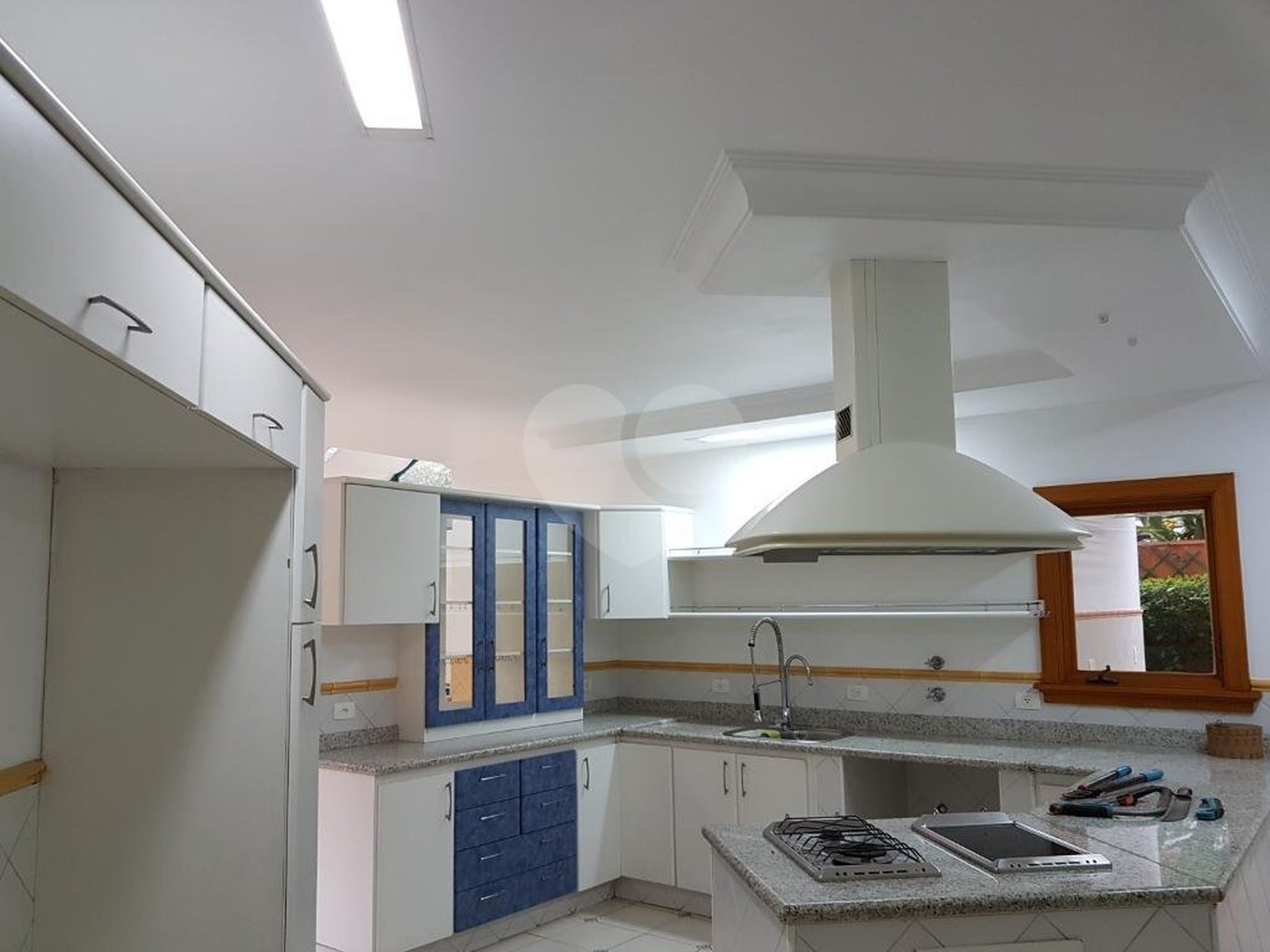 Casa à venda com 4 suítes no condomínio Jardim das Azaléias, São Paulo - SP