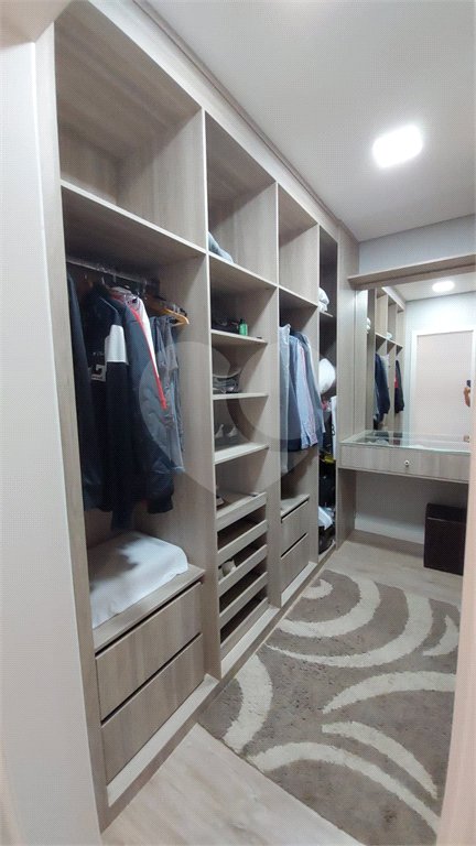 Casa à venda com 4 suítes no condomínio Figueira Garden, Atibaia - SP