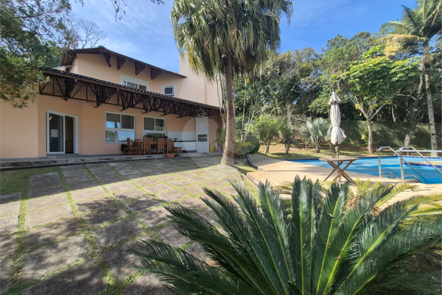 Casa à venda com 3 suítes no condomínio Parque Imperial da Cantareira, Mairiporã - SP