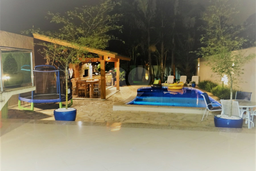 Casa à venda com 4 suítes em Jardim Floresta, São Paulo, SP