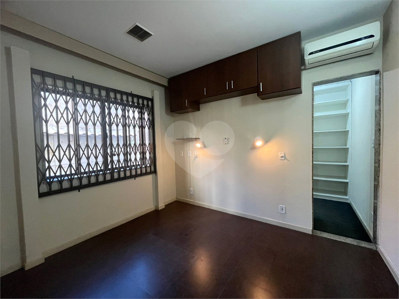 Casa à venda com 2 quartos, sendo 1 suíte, no condomínio Residencial Vale das Palmeiras, Rio de Janeiro - RJ