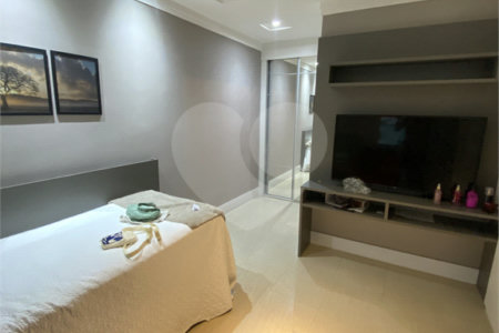 Casa à venda com 4 quartos, sendo 2 suítes, no condomínio Golden Village, Rio de Janeiro - RJ