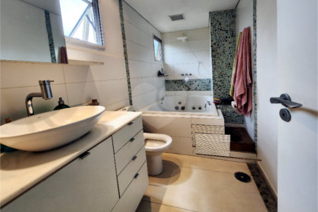 Casa à venda com 4 quartos, sendo 2 suítes,  no condomínio Vila Nova de Gaia, São Paulo - SP