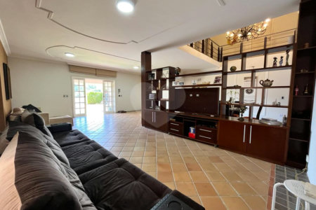 Casa à venda com 5 quartos, sendo 3 suítes, no condomínio Santa Teresa 1, Vinhedo - SP