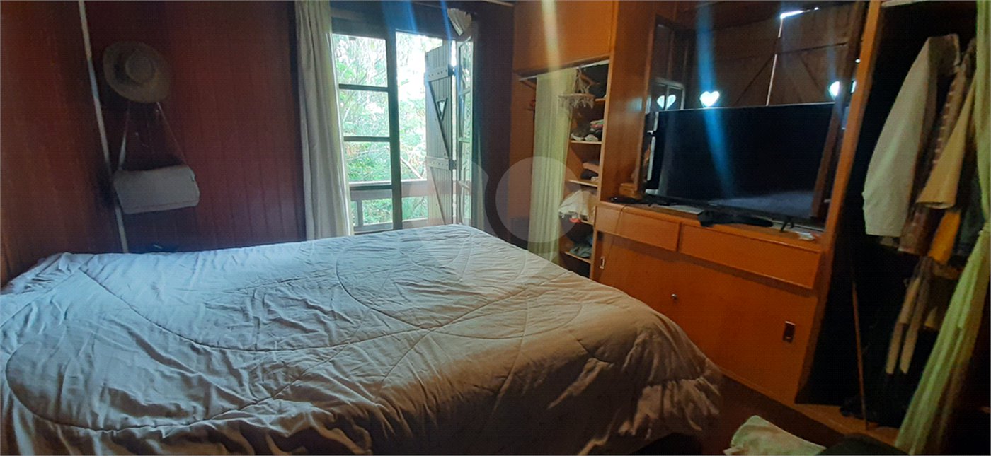 Casa à venda com 4 quartos, sendo 2 suítes, no condomínio Associação Reserva das Hortênsias, Mairiporã - SP