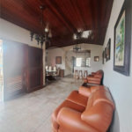 Casa à venda com 4 quartos, sendo 1 suíte, em Indaiá, Caraguatatuba, SP