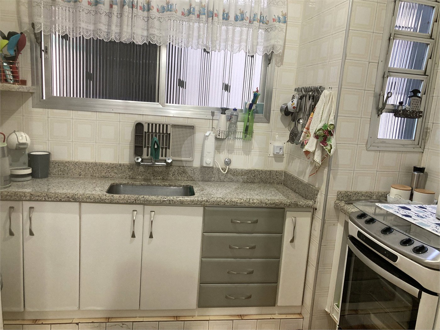 Casa com 4 dormitórios na Saúde.