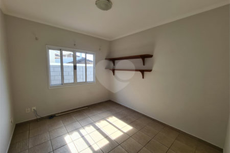 Casa à venda com 3 quartos, sendo 2 suítes, no condomínio Terras de São Francisco, Vinhedo - SP