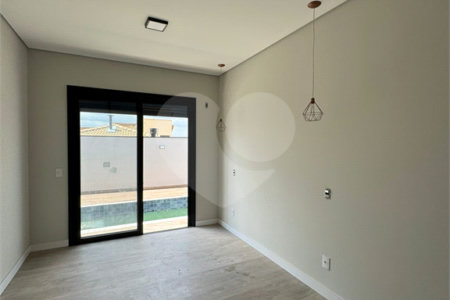Casa à venda com 3 quartos, sendo 1 suíte, no condomínio Reserva Central Parque, Salto - SP