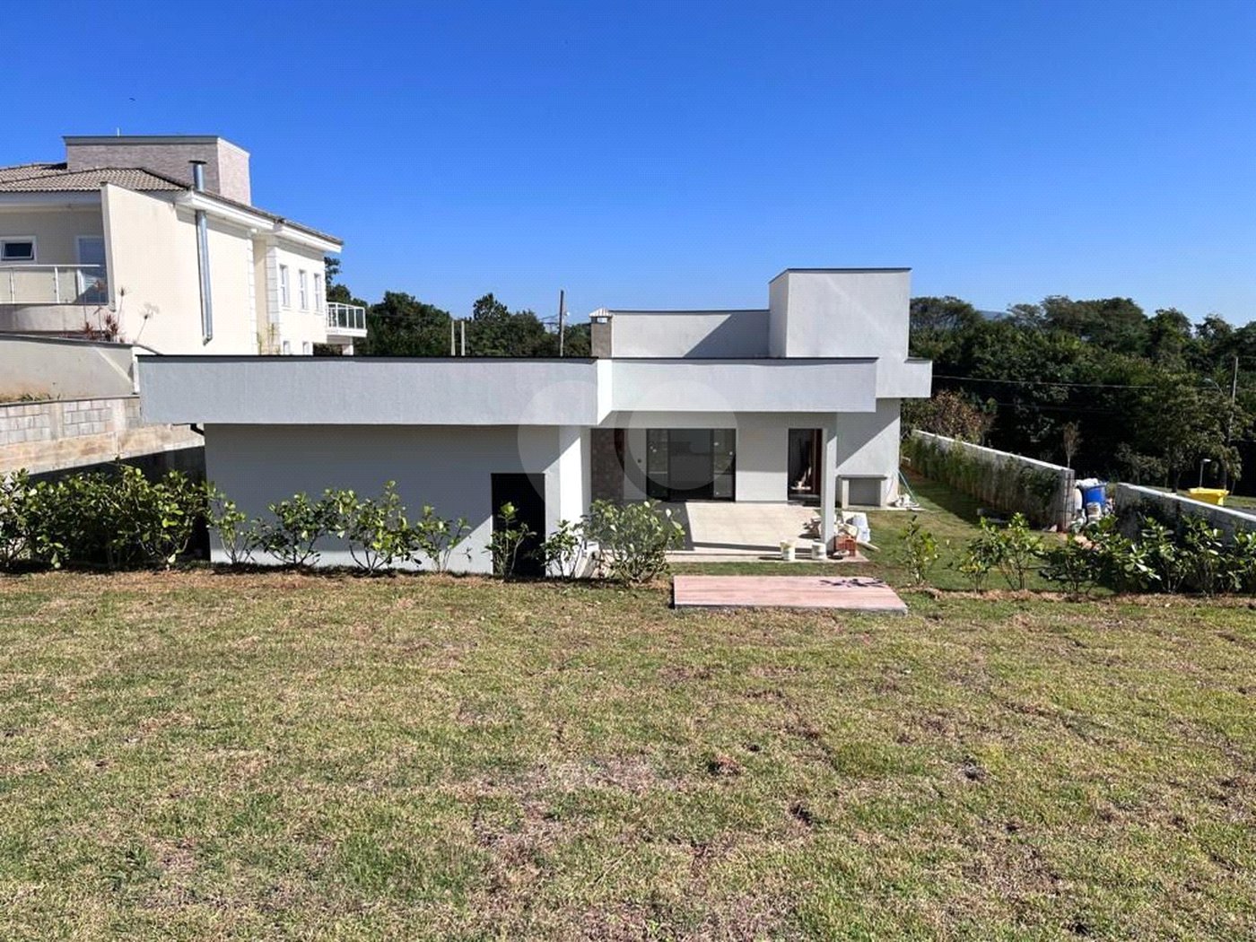 Casa à venda com 4 suítes no condomínio Village Saint Charbel, Araçoiaba da Serra - SP