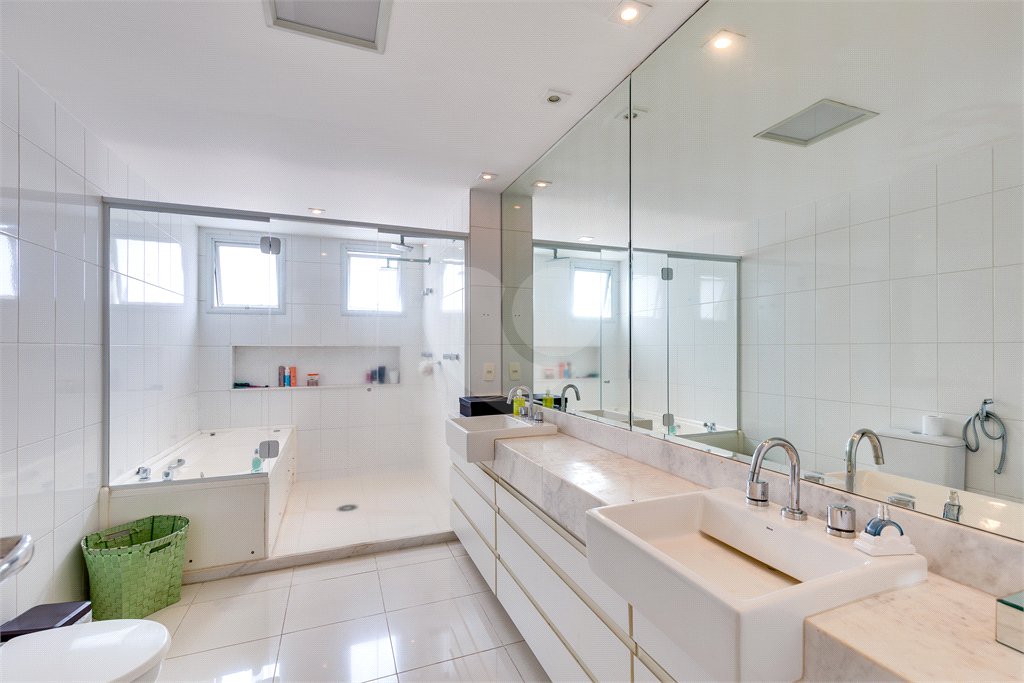 Apartamento à venda com 4 suítes em Campo Belo, São Paulo, SP