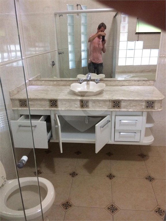 Casa à venda com 4 quartos, sendo 2 suítes, no condomínio Flamboyant, Atibaia - SP