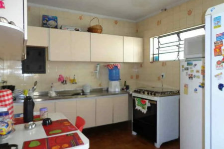 Casa à venda com 3 quartos, sendo 1 suíte, em Jardim Londrina, São Paulo, SP