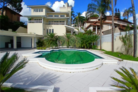 Casa à venda com 4 quartos, sendo 2 suítes, no condomínio Flamboyant, Atibaia - SP