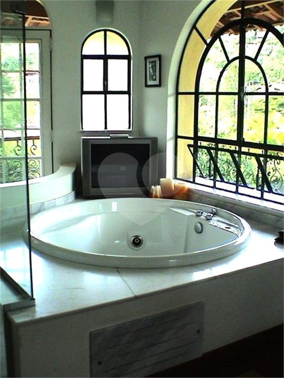Casa à venda com 6 quartos, sendo 5 suítes, no condomínio São Joaquim, Vinhedo - SP