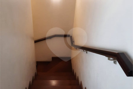 Sobrado à venda com 5 quartos, sendo 3 suítes, em Jardim Marajoara, São Paulo, SP
